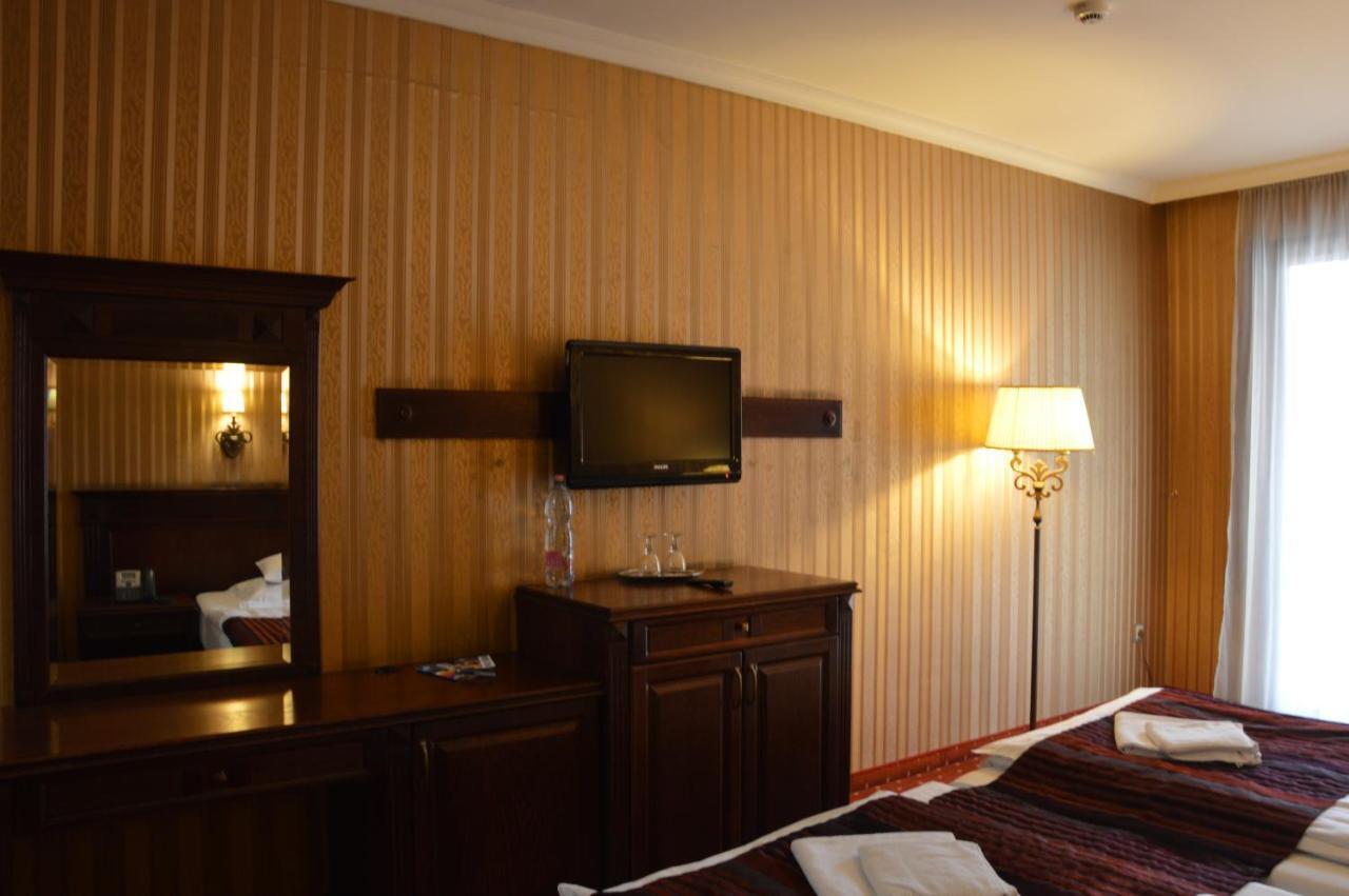 Hotel Obester Debrecen Ngoại thất bức ảnh